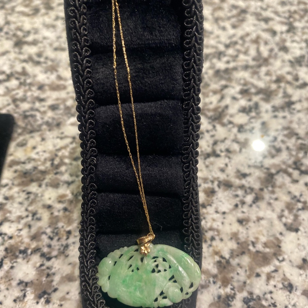 Expensive,Vintage jadeite Jade Pendant with 14k bail and 10k gold Necklace - Picture 2 of 7